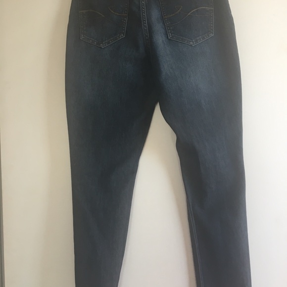 Jeans - Picture 2 of 3